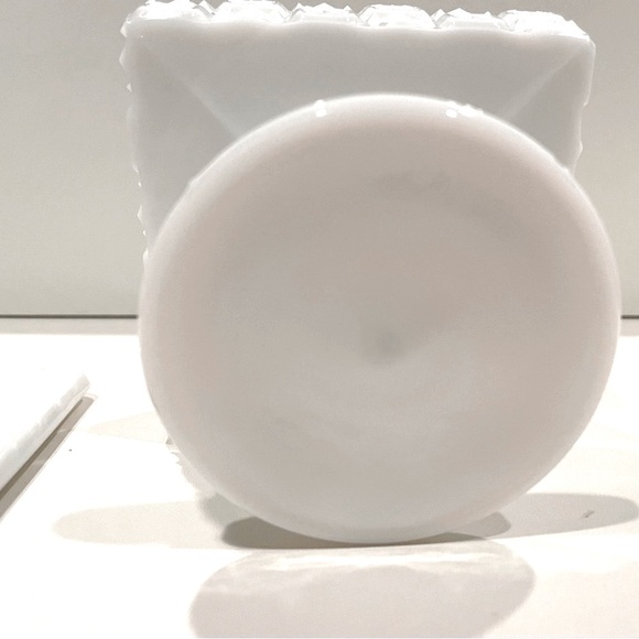 Westmoreland “Old Quilt” Milk Glass Footed Square Candy Dish w Lid. EUc - Picture 7 of 11